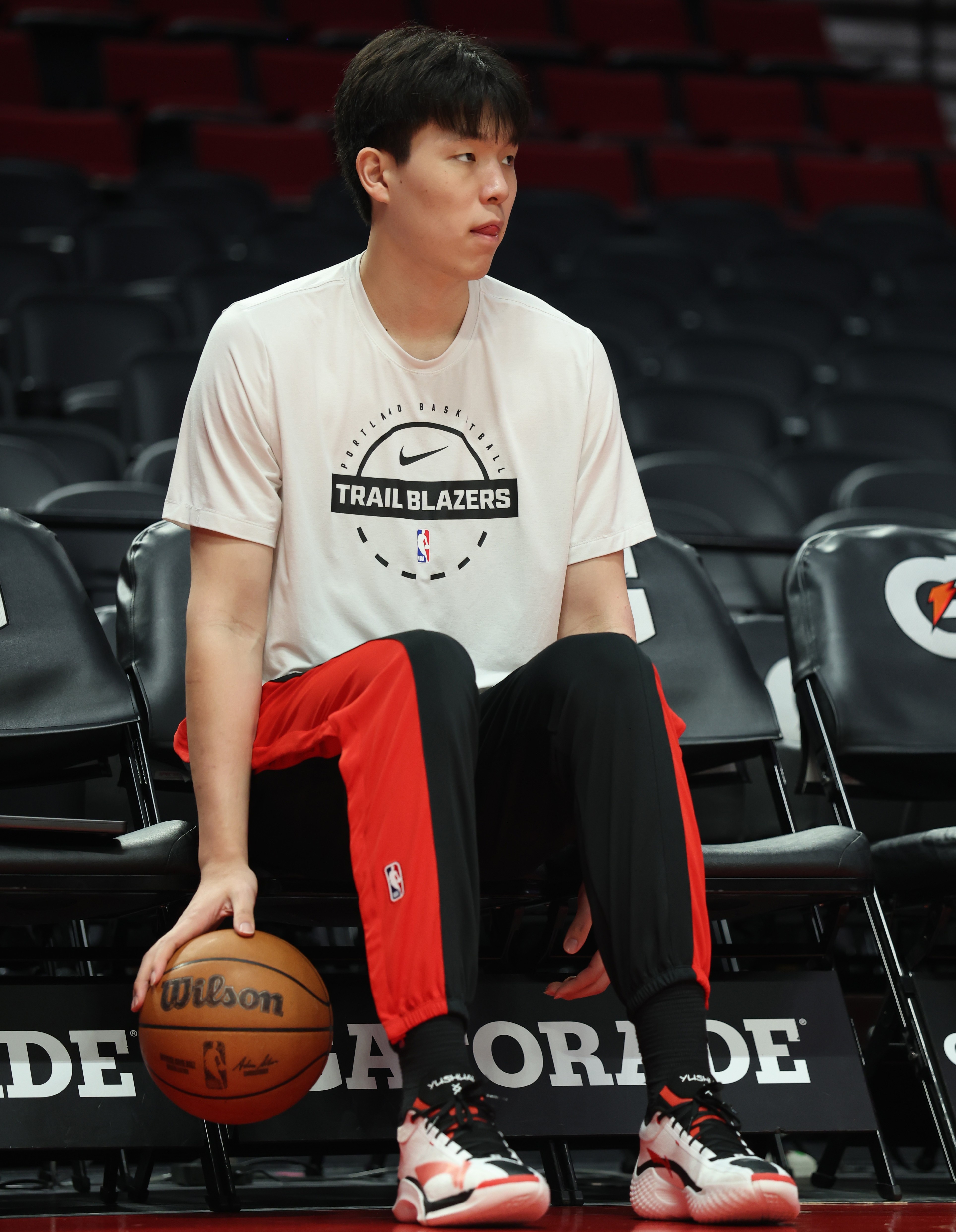 开云APP下载地址-杨瀚森背靠背第1场未出战 明日开拓者客战奇才 有老对手萨尔