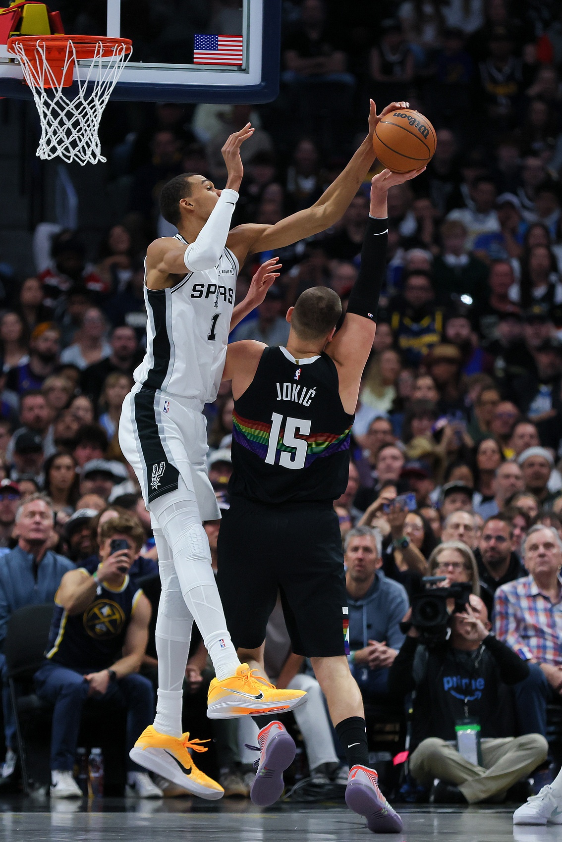 开云官方网站-巴爷：我认为文班将是下一个解锁乔丹成就的球员 拿到MVP和DPOY