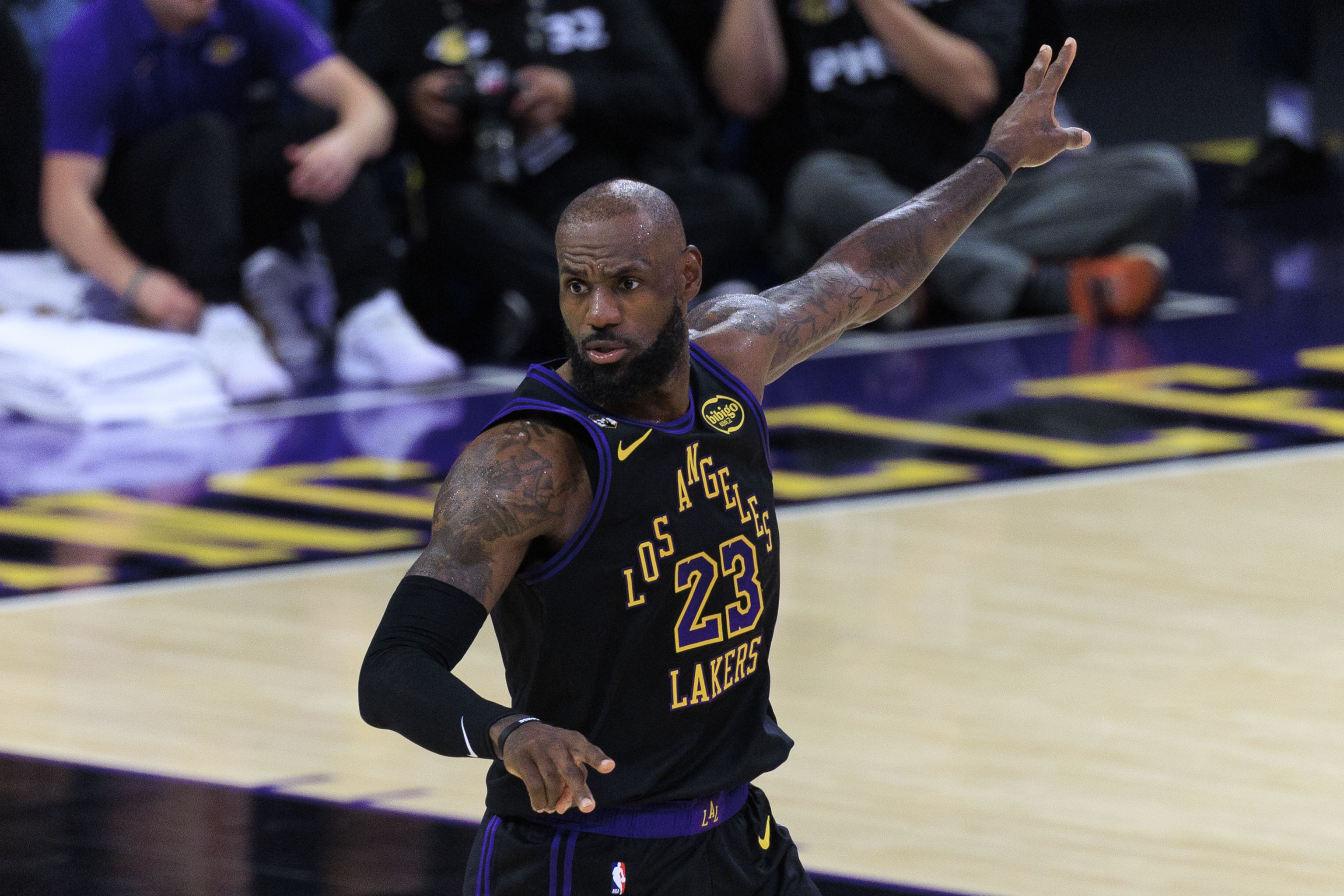 开云体育平台在哪里注册-巴克利:收官阶段老詹文班轮休还行 其他人也不打这是不尊重比赛